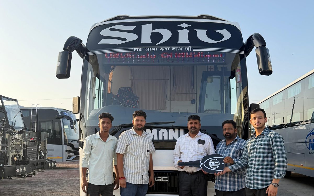 Key handover of the Shiv coach at Gobind Coach