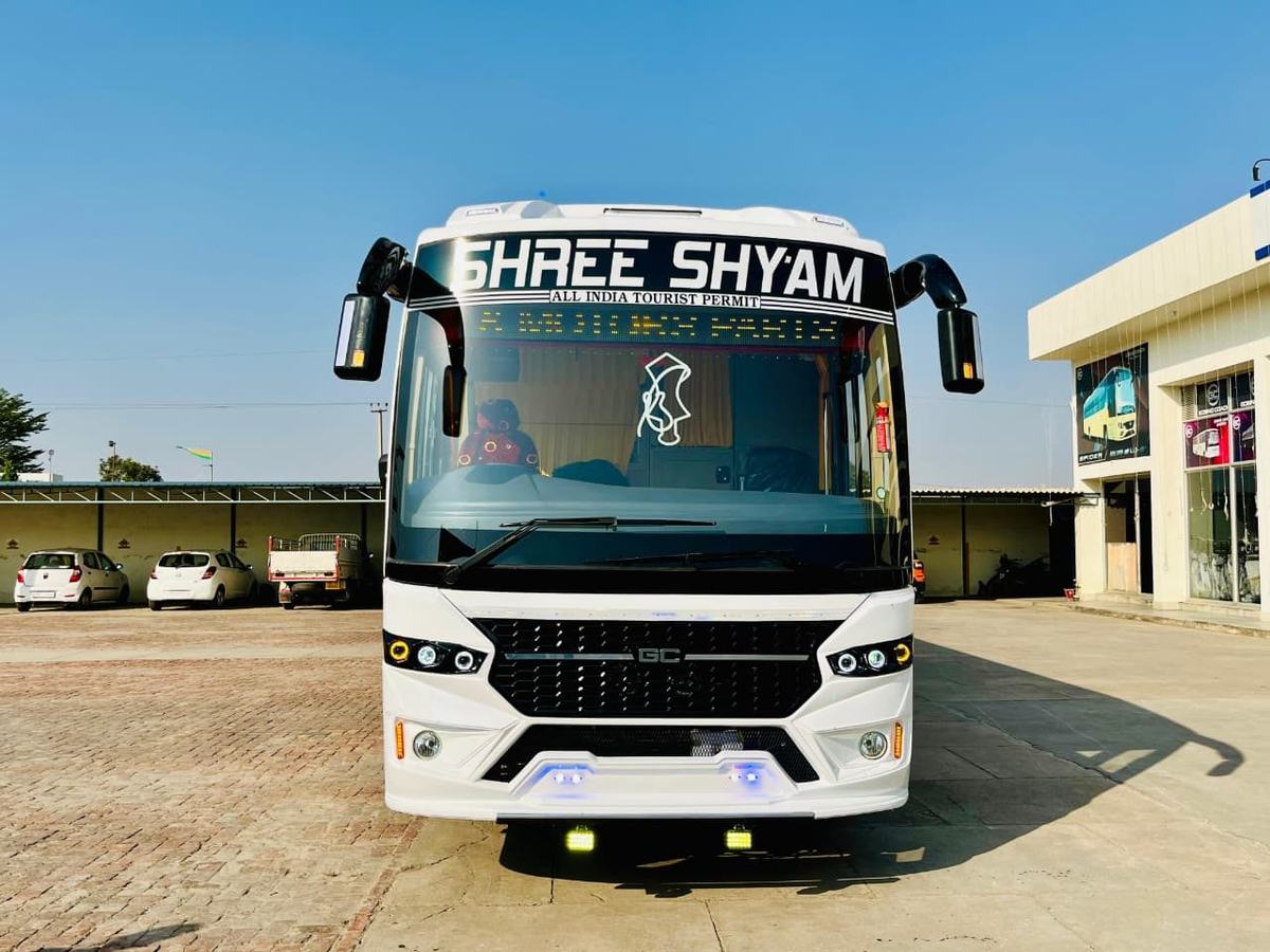 Gobind Coach Kasper luxury coach, front view