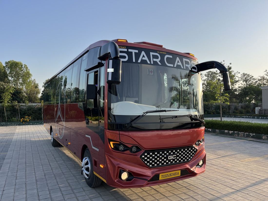 Gobind Coach Hymer, front three-quarter view