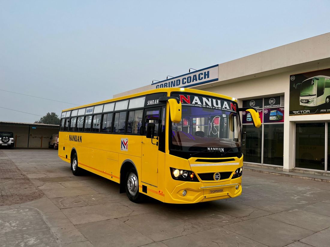 Gobind Coach Semi Deluxe bus for Nanuan Motors, front three-quarter view