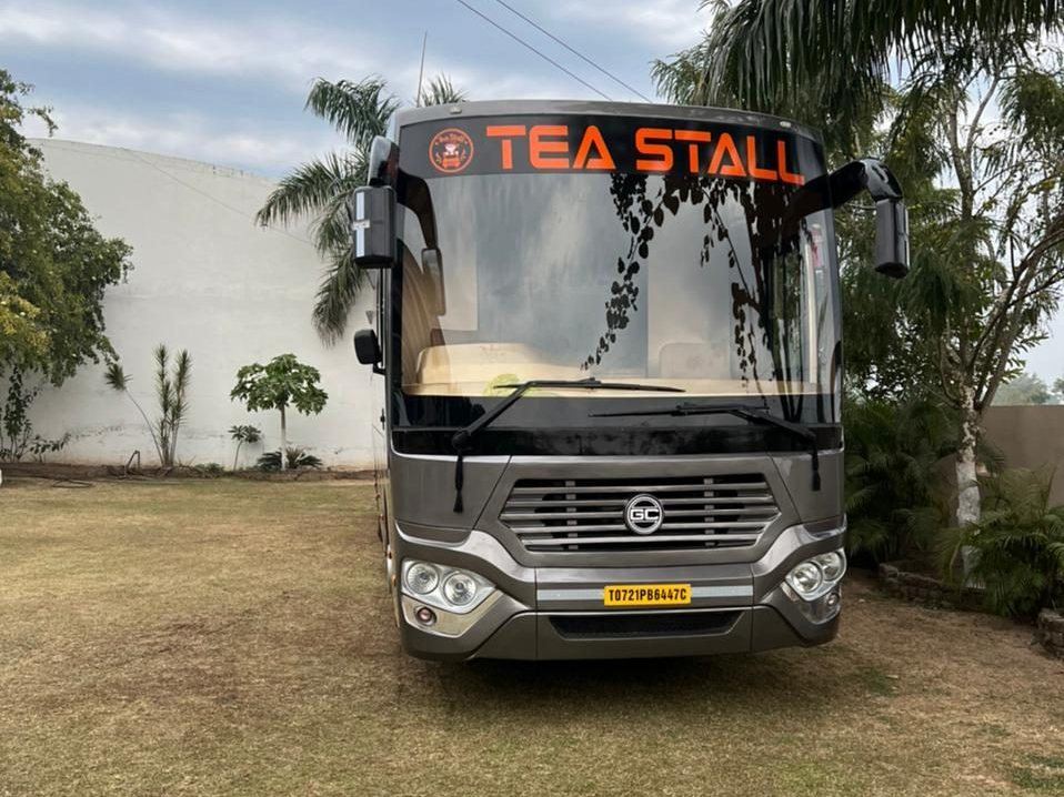 Gobind Coach custom vanity van, second design, front view